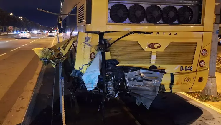 Maltepe'de korkunç kaza: Otobüse çarpan otomobilde 1 kişi öldü - 4