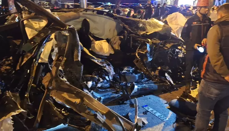 Maltepe'de korkunç kaza: Otobüse çarpan otomobilde 1 kişi öldü - 1