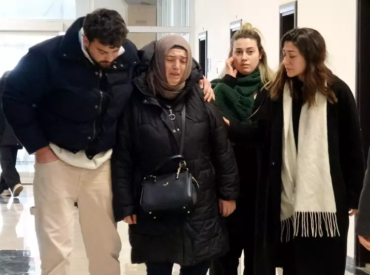 Erzurum'da dehşet: Çatıdan düşen buz kütlesi can aldı - 5