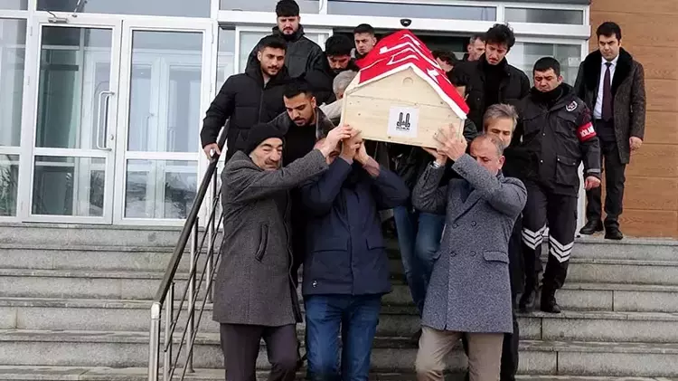 Erzurum'da dehşet: Çatıdan düşen buz kütlesi can aldı - 6