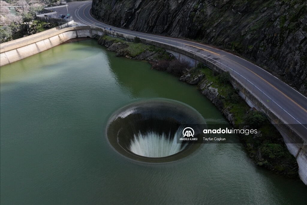 'Glory Hole' ve su tahliyesi: Monticello Barajı Kaliforniya'nın geleceği için ne anlama geliyor? - 1