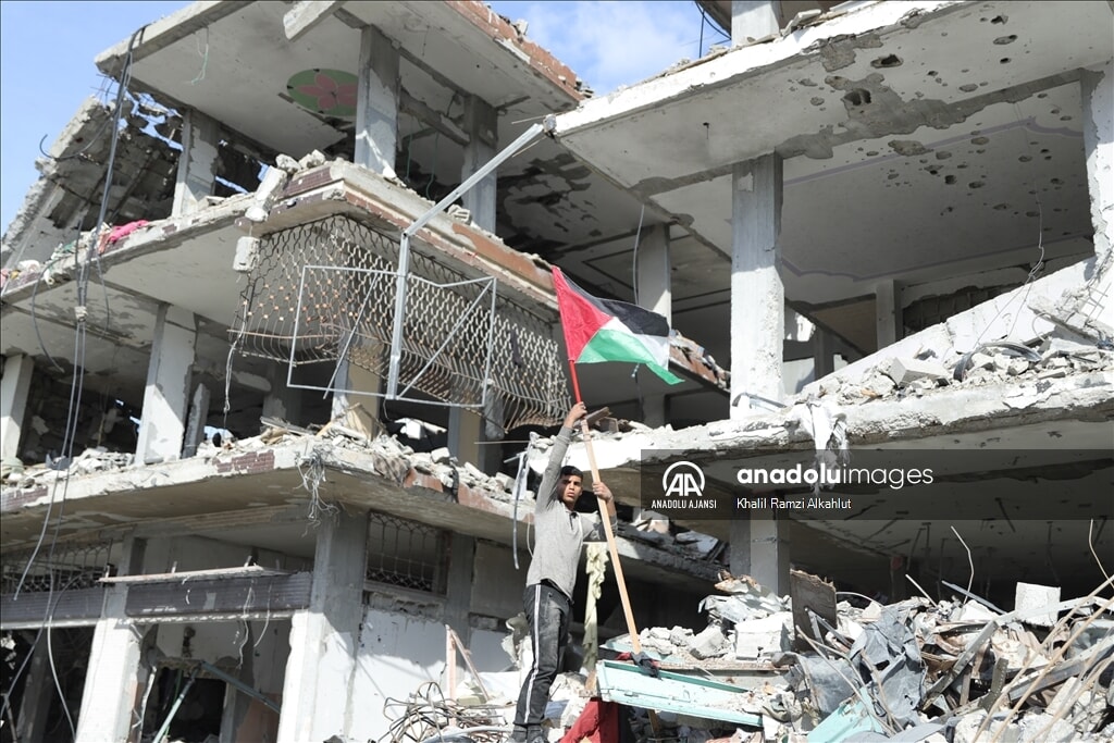 Gazze'nin kuzeyindeki Beyt Lahya'ya Filistinlilerin evlerine dönüşü sürüyor. - 4