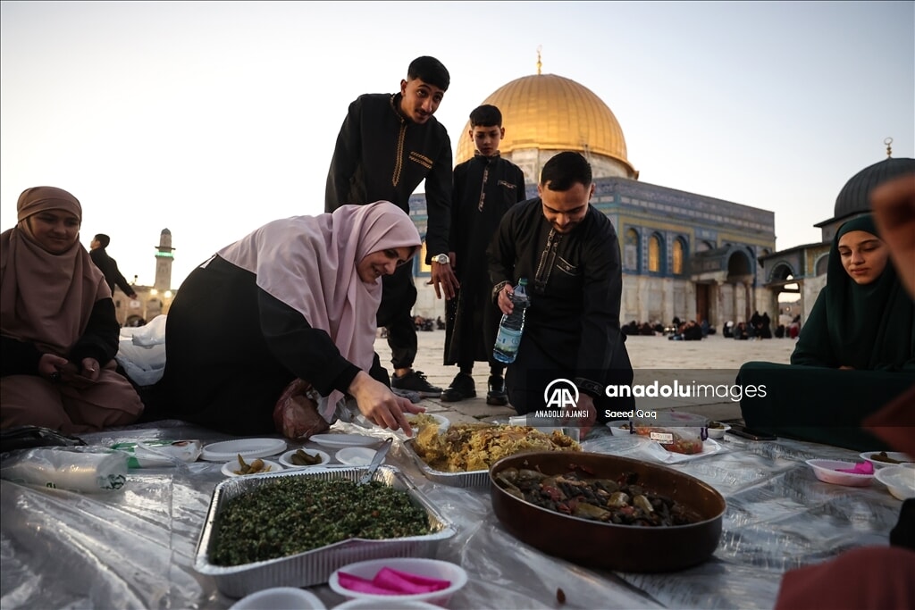 Kudüs'te Ramazan iftarı öncesi Mescid-i Aksa'da dini coşku yükseldi - 2
