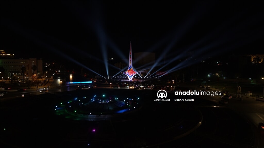 Şam'daki kılıç heykeli restorasyondan sonra LED ışıklarla aydınlatıldı. - 3