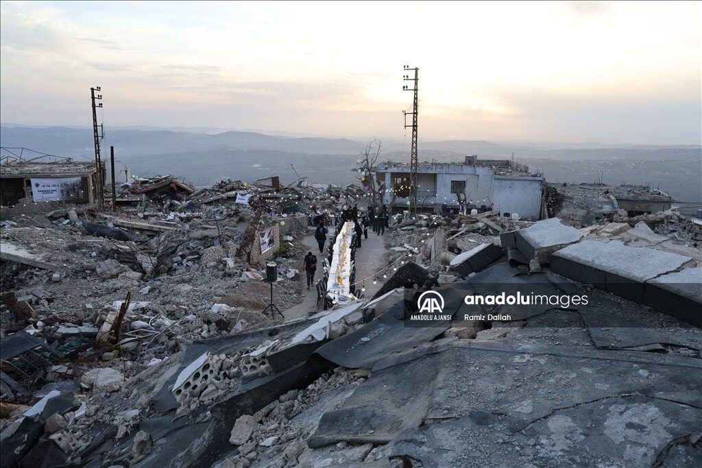 Lübnanlılar, İsrail saldırıları altında birlikte iftar açtı - 1