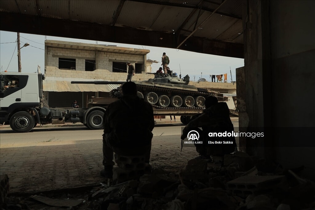 Suriye ordusundan Lübnan sınırına dev askeri takviye - 1