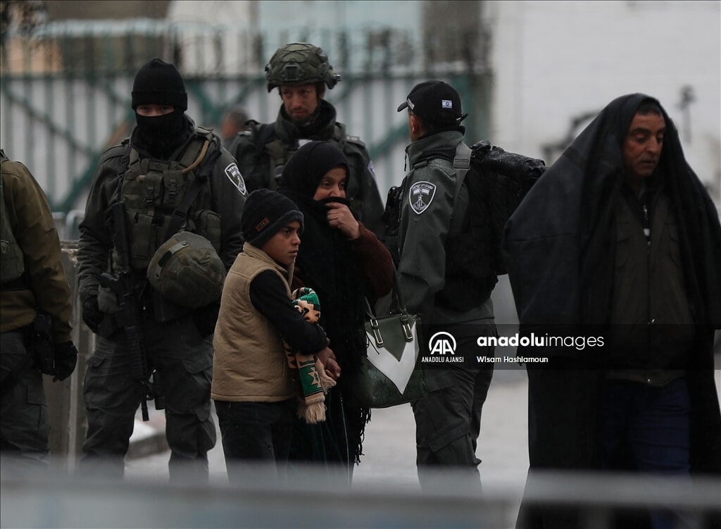 İsrail'in Kudüs'e giriş engelleri Filistinlileri yıldırmıyor - 1