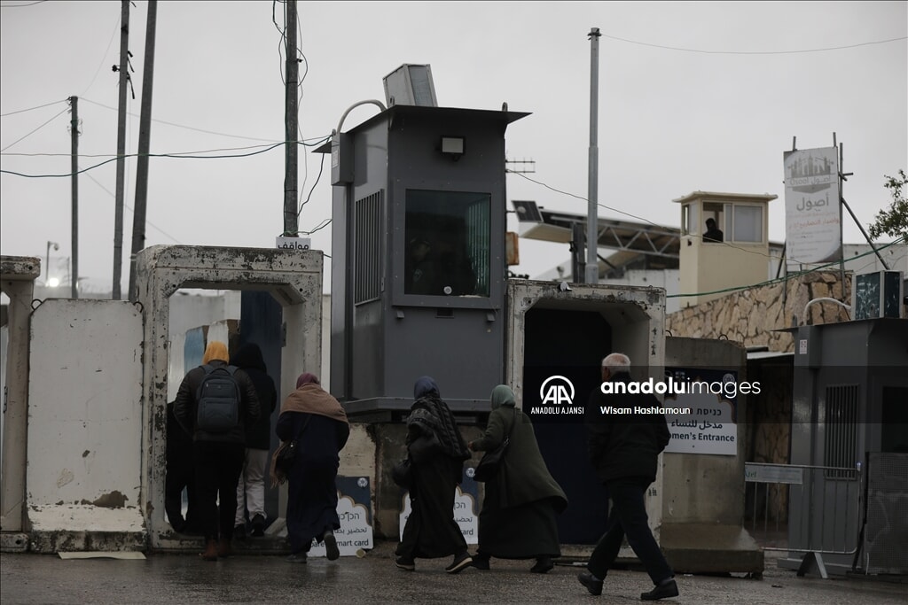 İsrail'in Kudüs'e giriş engelleri Filistinlileri yıldırmıyor - 6