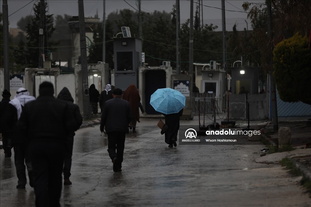 İsrail'in Kudüs'e giriş engelleri Filistinlileri yıldırmıyor - 7
