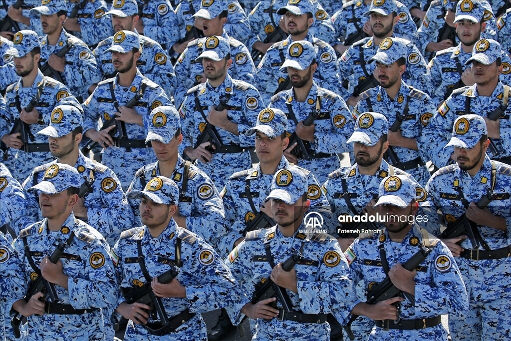 İran'da Ulusal Ordu Günü coşkusu! Tahran'da geçit töreni düzenlendi - 4