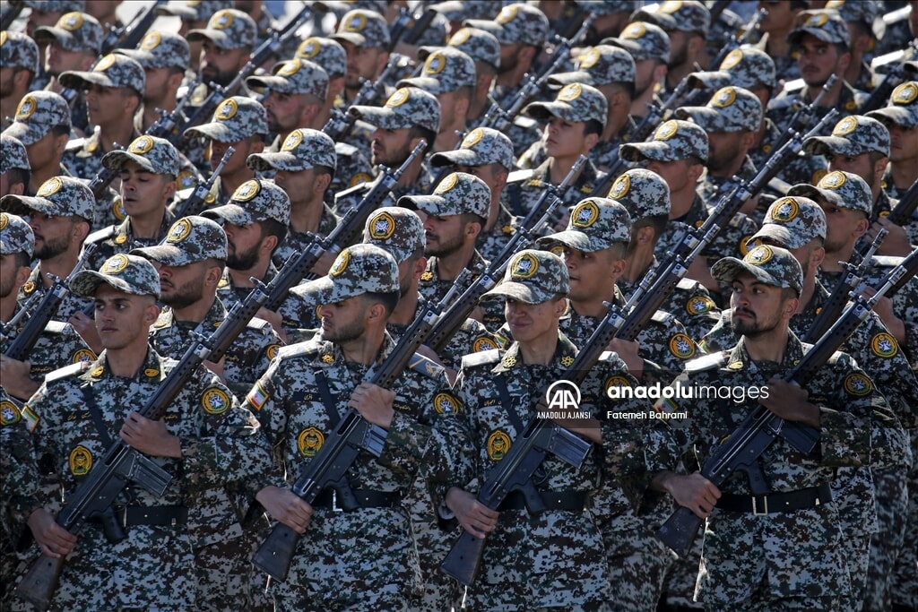 İran'da Ulusal Ordu Günü coşkusu! Tahran'da geçit töreni düzenlendi - 1