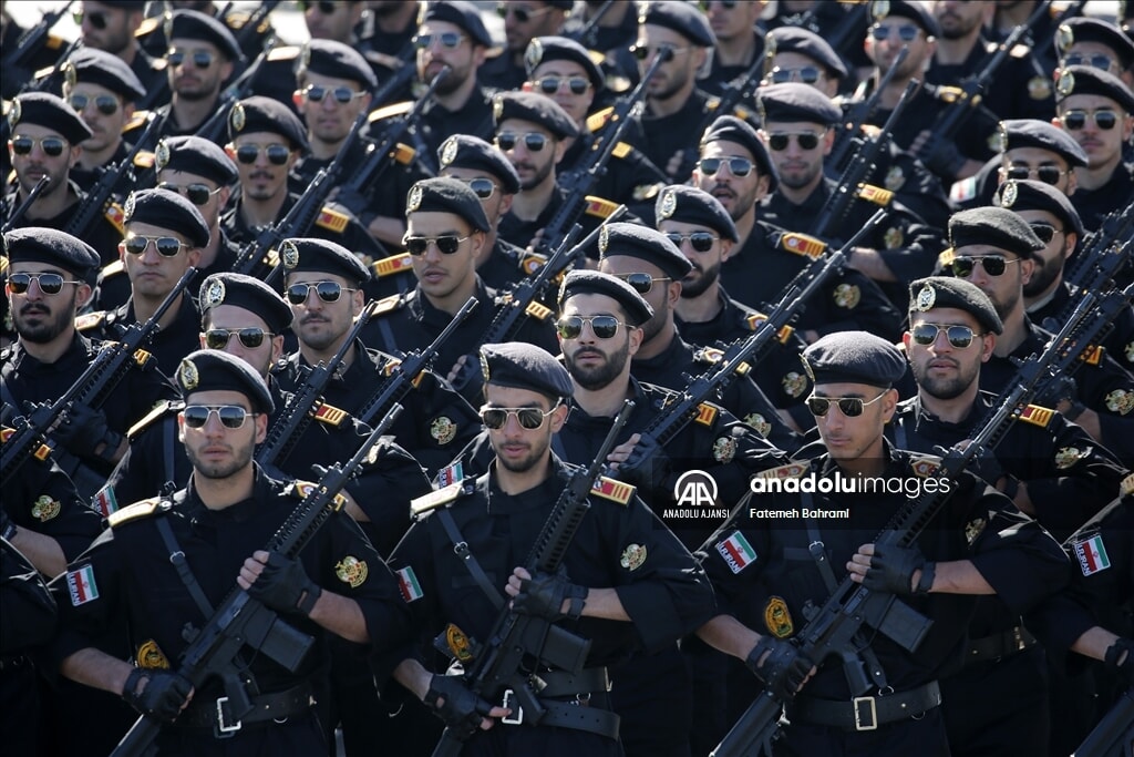 İran'da Ulusal Ordu Günü coşkusu! Tahran'da geçit töreni düzenlendi - 2
