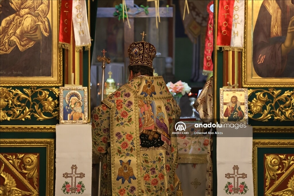 Gazze'de bombaların altında Paskalya ayini yapıldı - 1