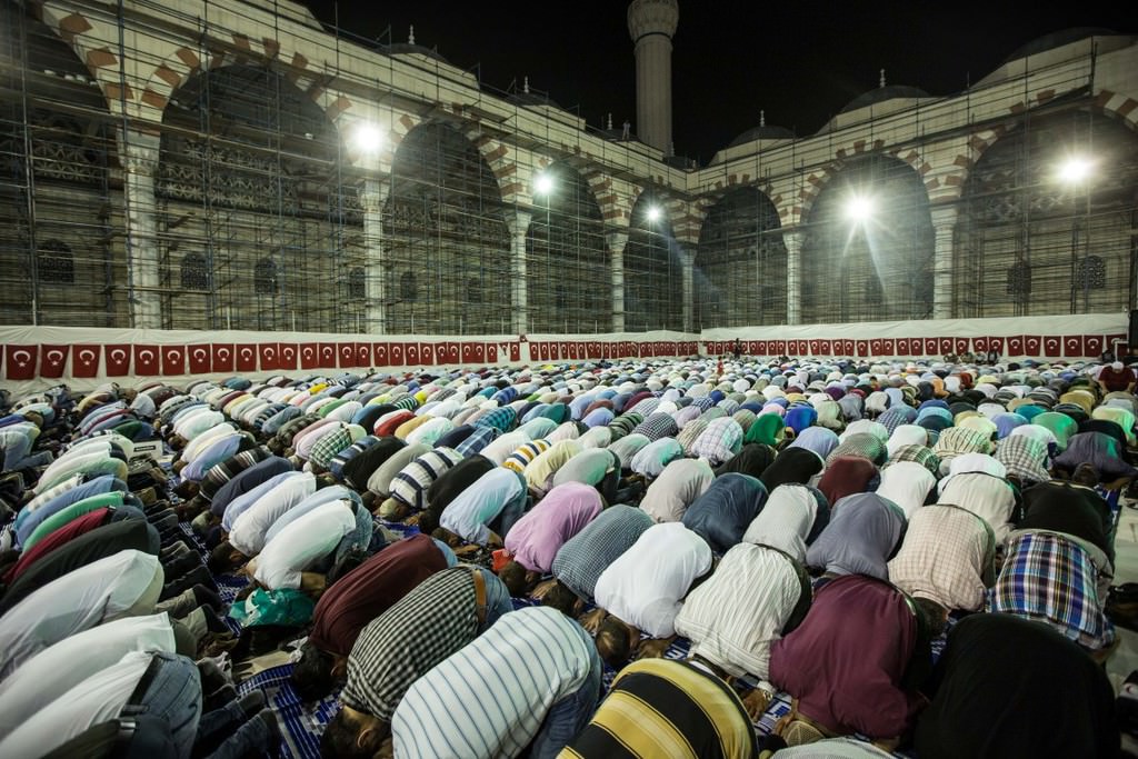 Çamlıca Camisi'nde ilk teravih namazı kılındı - 922