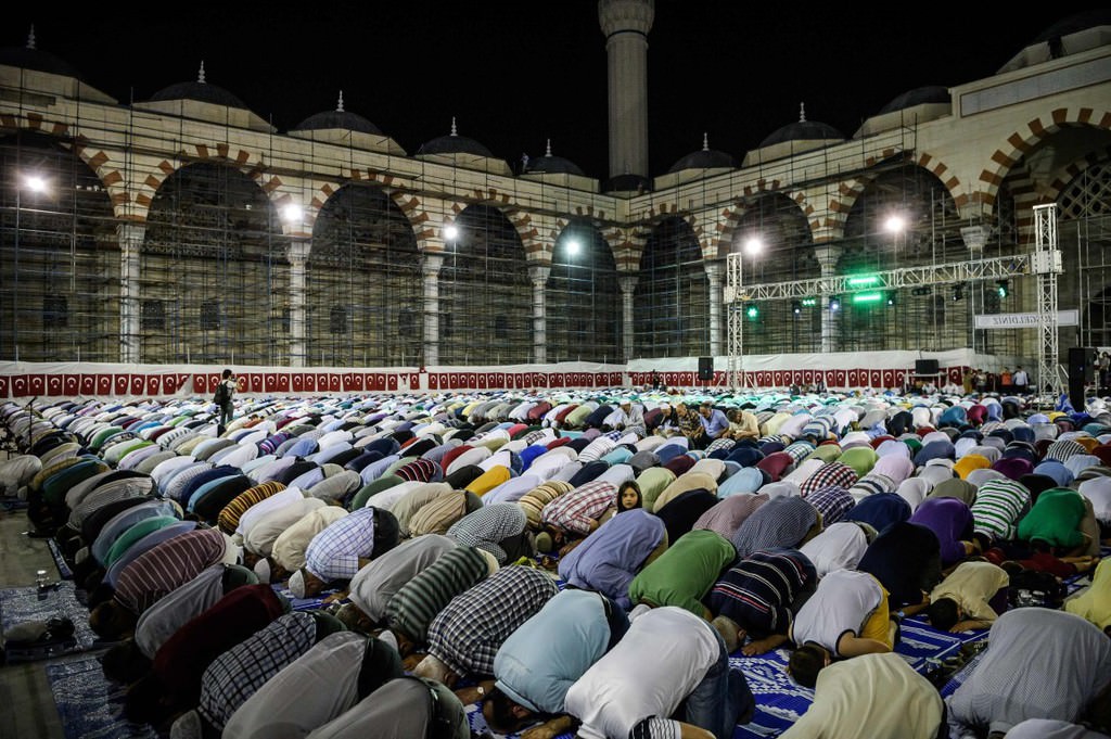 Çamlıca Camisi'nde ilk teravih namazı kılındı - 819