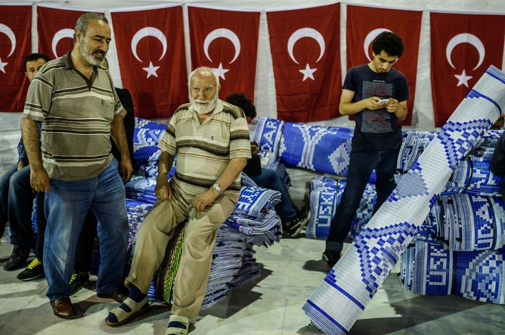 Çamlıca Camisi'nde ilk teravih namazı kılındı - 942