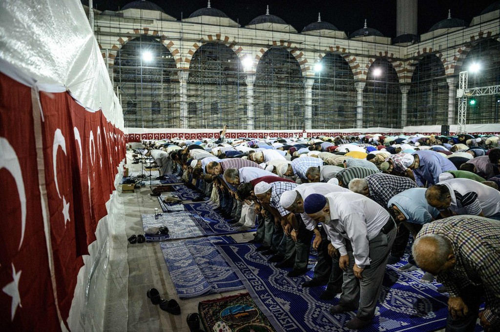 Çamlıca Camisi'nde ilk teravih namazı kılındı - 788