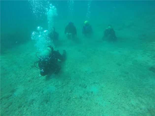 Su altında namaz kıldılar - 915