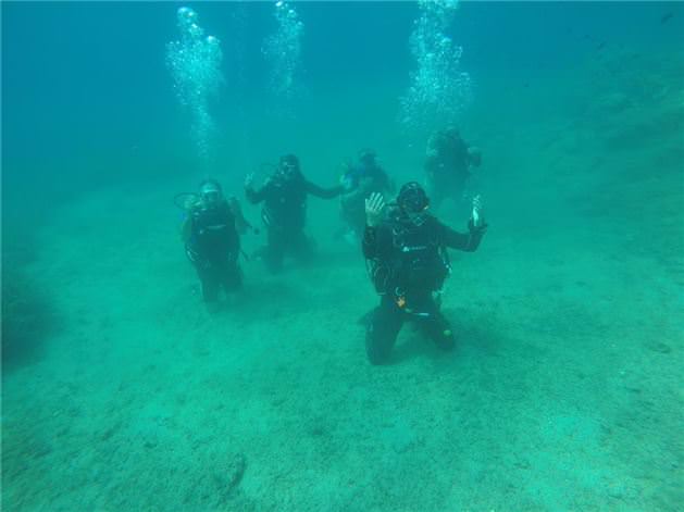 Su altında namaz kıldılar - 526