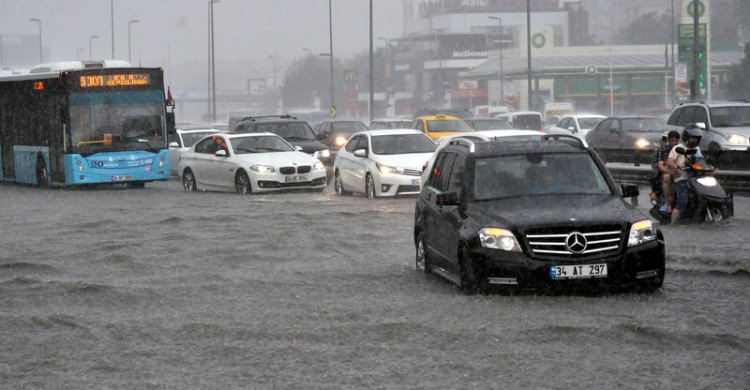 İstanbul'da yağmur sele dönüştü - 7