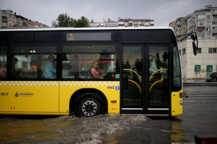 İstanbul'da yağmur sele dönüştü - 9