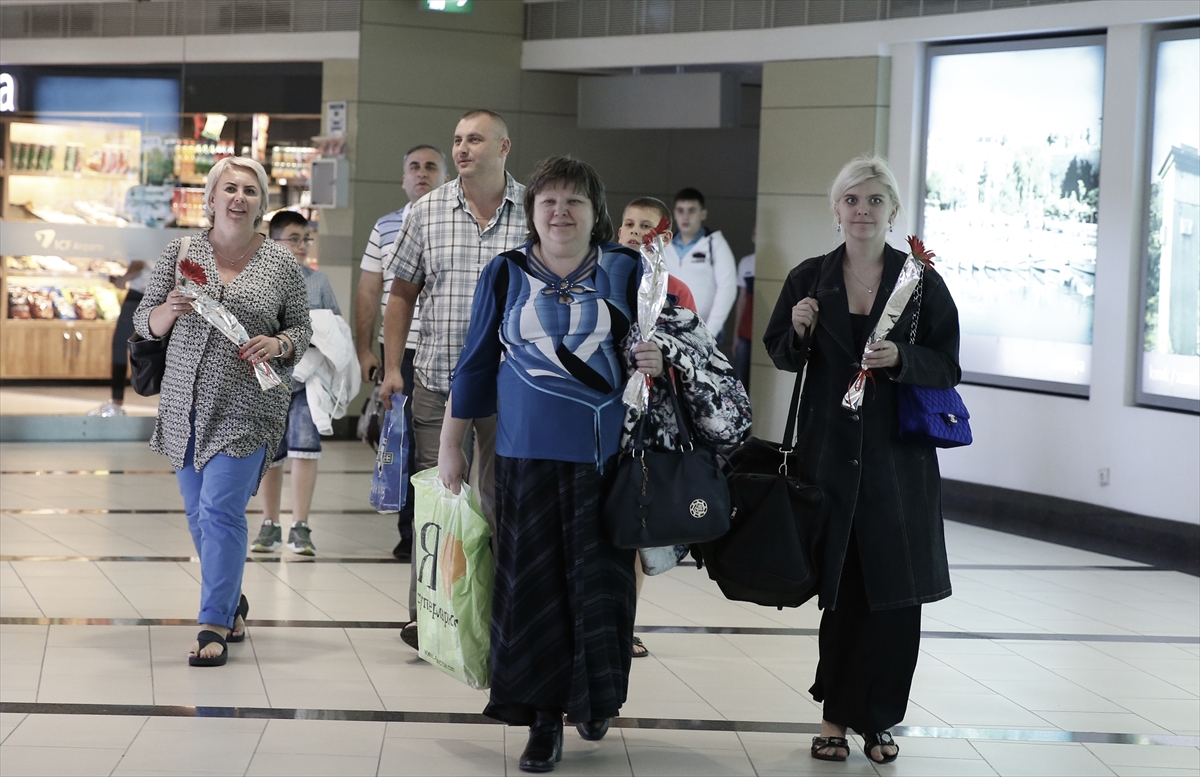 İlk Rus kafilesi çiçeklerle karşılandı - 593