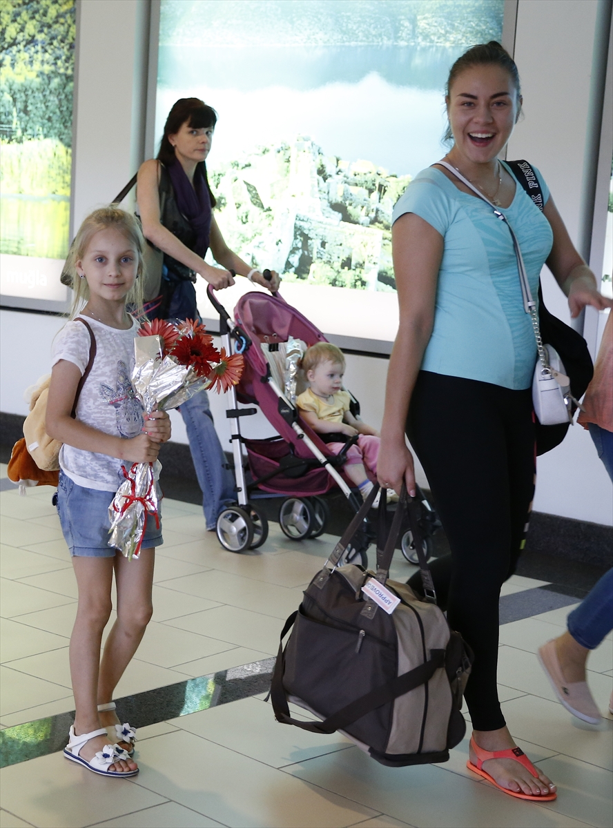 İlk Rus kafilesi çiçeklerle karşılandı - 638