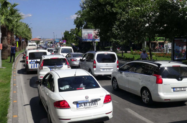 Tatil dönüşleri başladı, trafik yoğun - 7