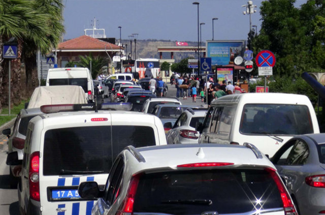 Tatil dönüşleri başladı, trafik yoğun - 1