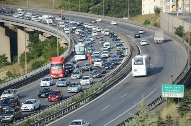 Tatil dönüşleri başladı, trafik yoğun - 13