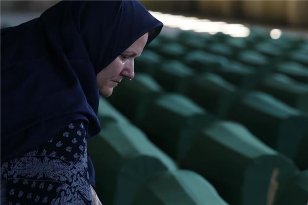 Srebrenitsa katliamının 21. yıldönümü - 25