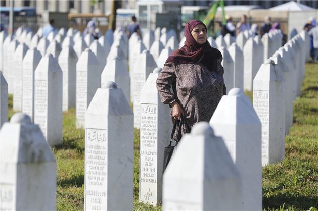 Srebrenitsa katliamının 21. yıldönümü - 24