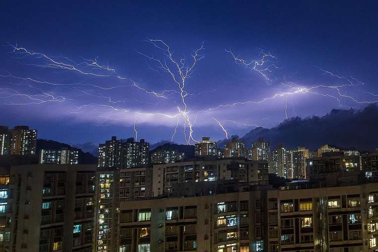 Hong Kong'ta 24 saatte 10 bin şimşek - 921