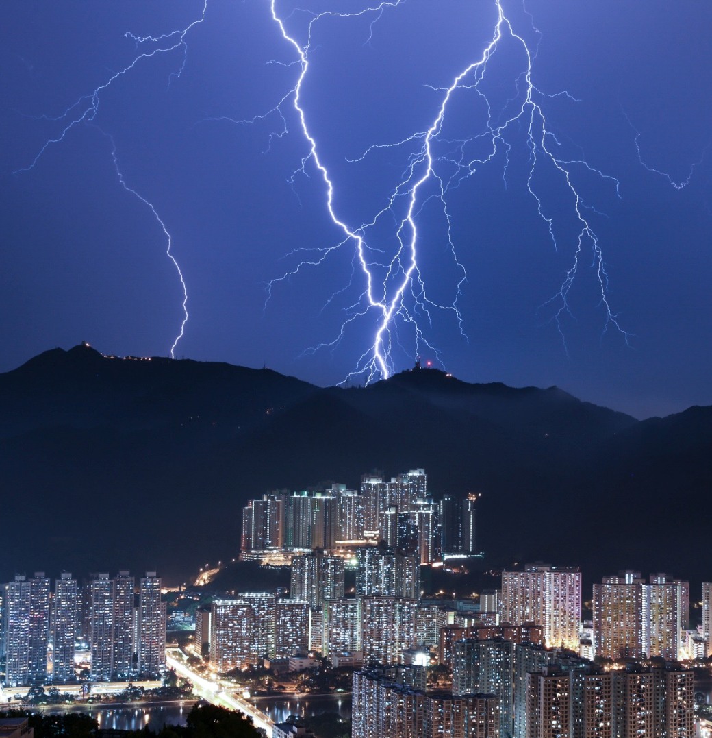 Hong Kong'ta 24 saatte 10 bin şimşek - 814