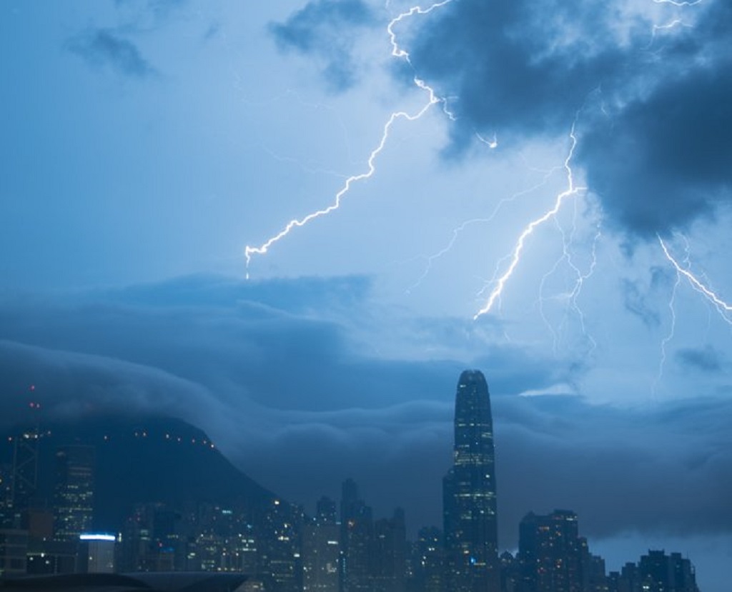 Hong Kong'ta 24 saatte 10 bin şimşek - 785