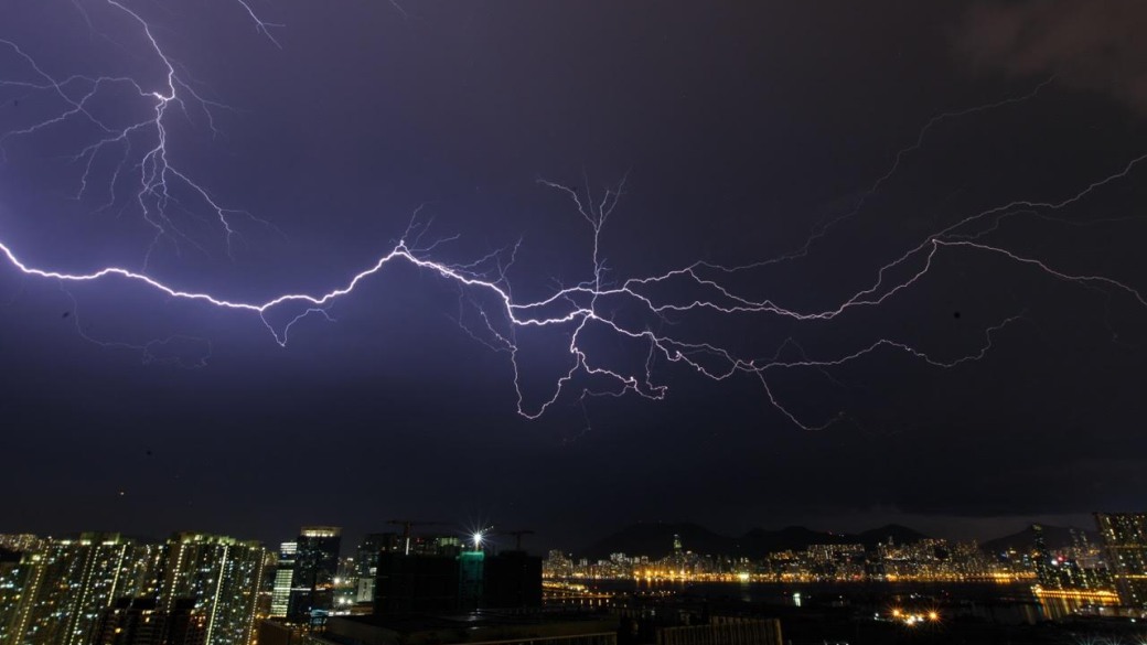 Hong Kong'ta 24 saatte 10 bin şimşek - 762