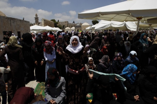 Yüzbinler Mescid-i Aksa'ya akın etti - 2