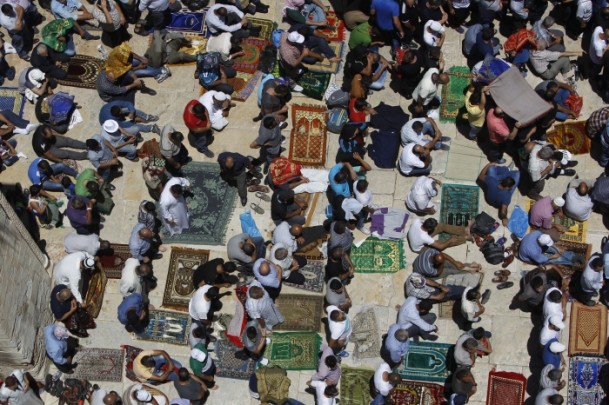 Yüzbinler Mescid-i Aksa'ya akın etti - 9