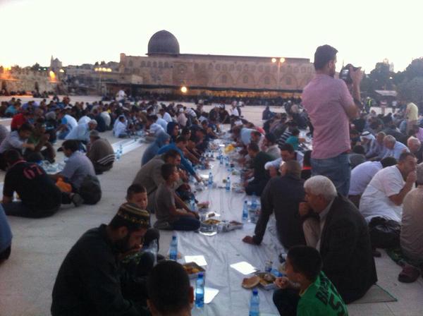 Sadakataşı Derneği, Kudüs'te iftar verdi - 8