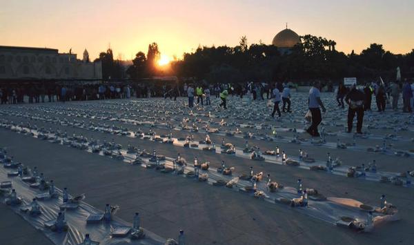 Sadakataşı Derneği, Kudüs'te iftar verdi - 6