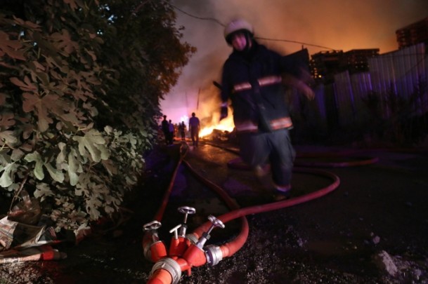 İstanbul'da hurda deposunda yangın - 3