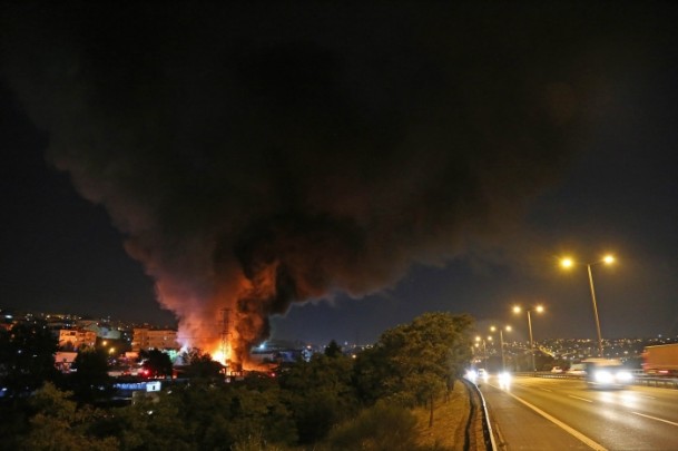 İstanbul'da hurda deposunda yangın - 7