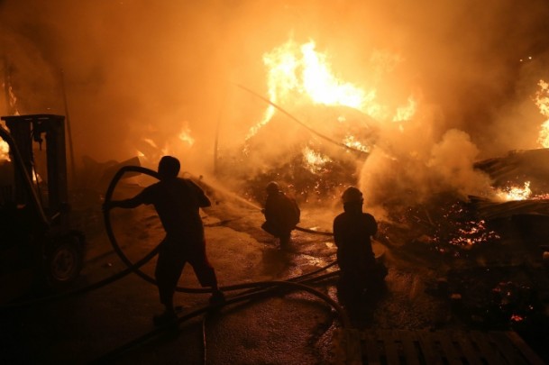 İstanbul'da hurda deposunda yangın - 4