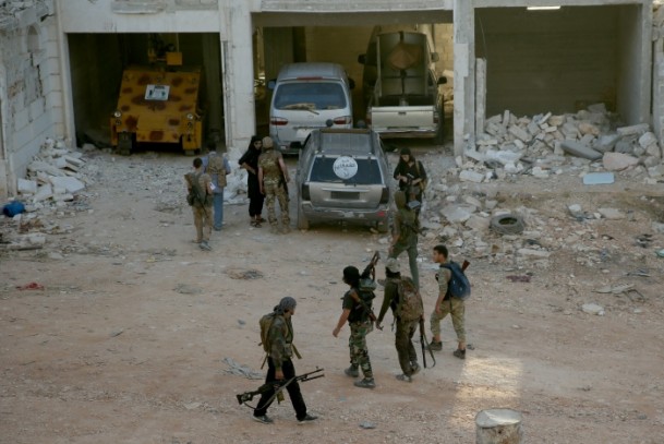 Çok sayıda askeri kontrol noktası ele geçirildi - 17