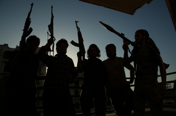 Çok sayıda askeri kontrol noktası ele geçirildi - 12