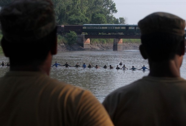 Pakistan'da tren kazası:19 ölü - 6