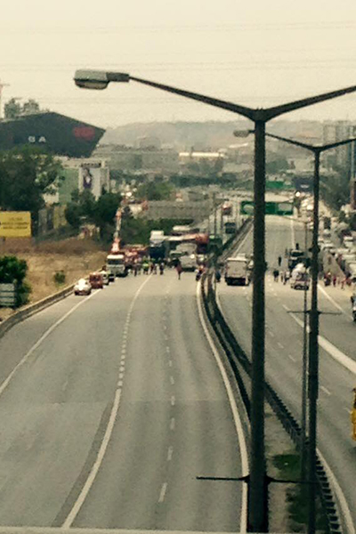 Basın Ekspres yolunda yüksek gerilim hattı devrildi - 6