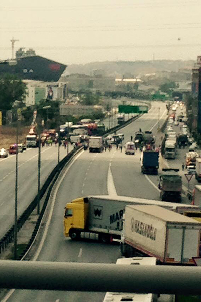 Basın Ekspres yolunda yüksek gerilim hattı devrildi - 1