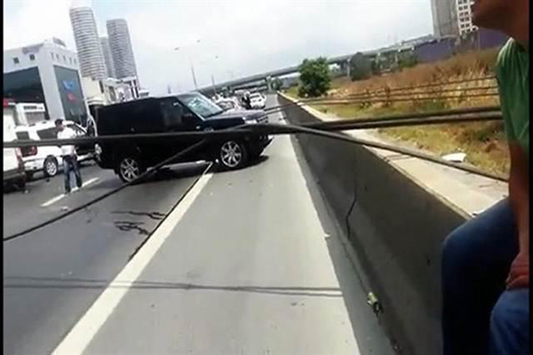 Basın Ekspres yolunda yüksek gerilim hattı devrildi - 2