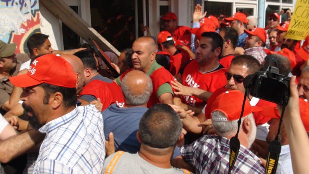 DİSK önünde arbede - 8